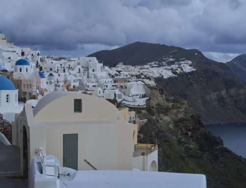 ΑΑΔΕ: Φοροδιαφυγή για 1 στα 2 τουριστικά σκάφη στη Σαντορίνη